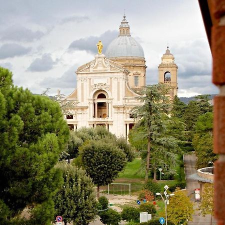 Hotel Donnini Assisi Kültér fotó