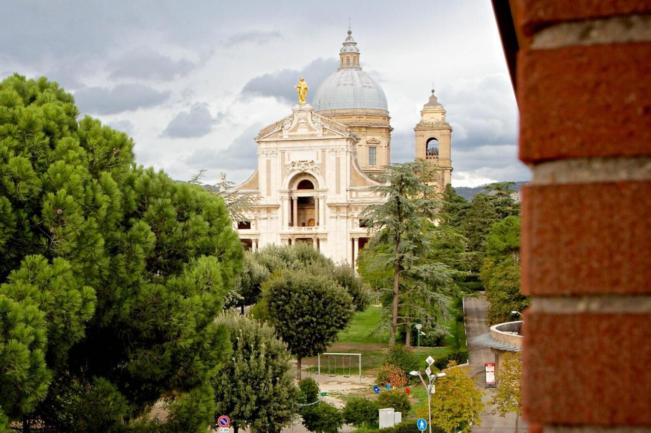 Hotel Donnini Assisi Kültér fotó