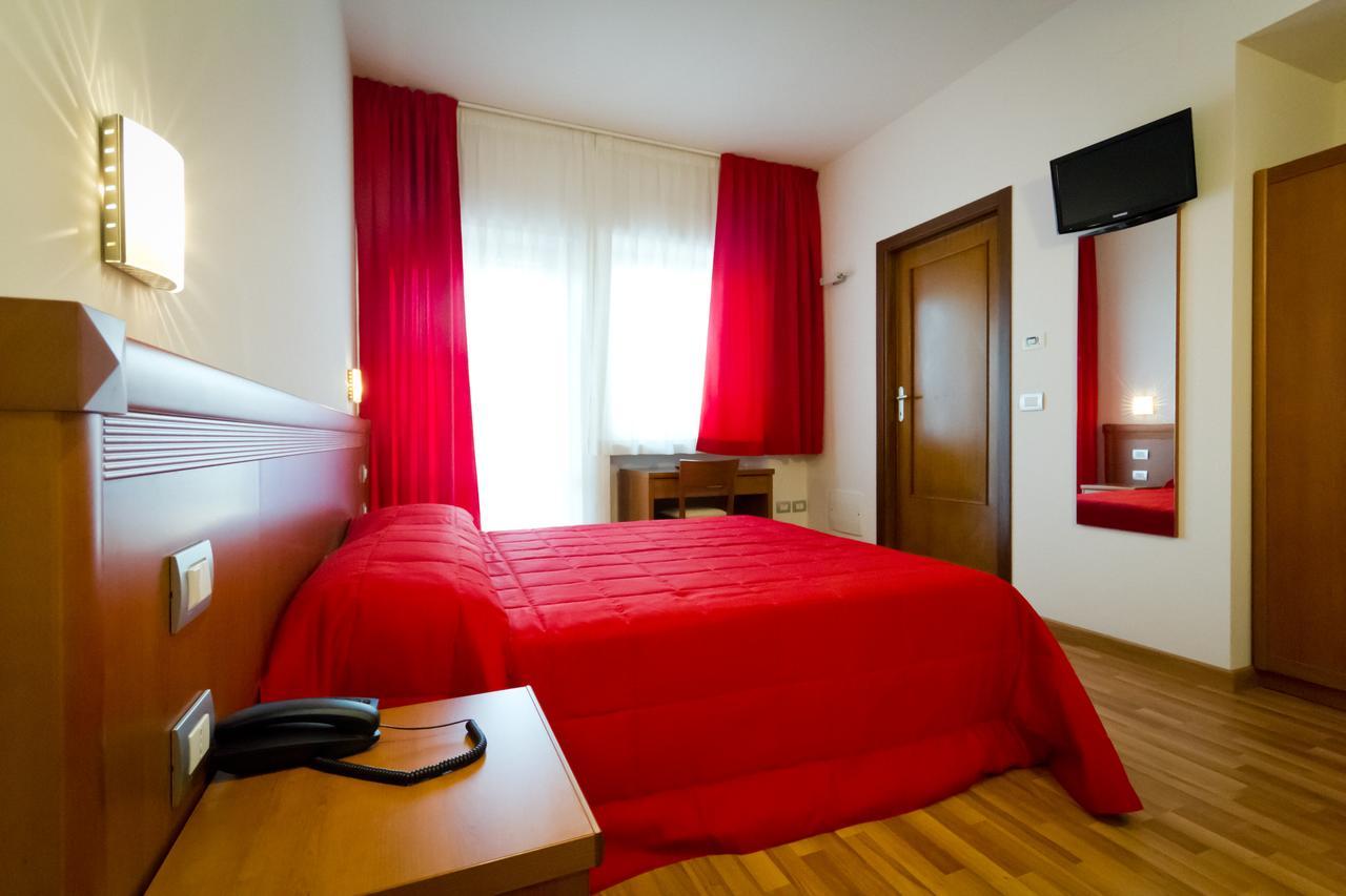 Hotel Donnini Assisi Kültér fotó