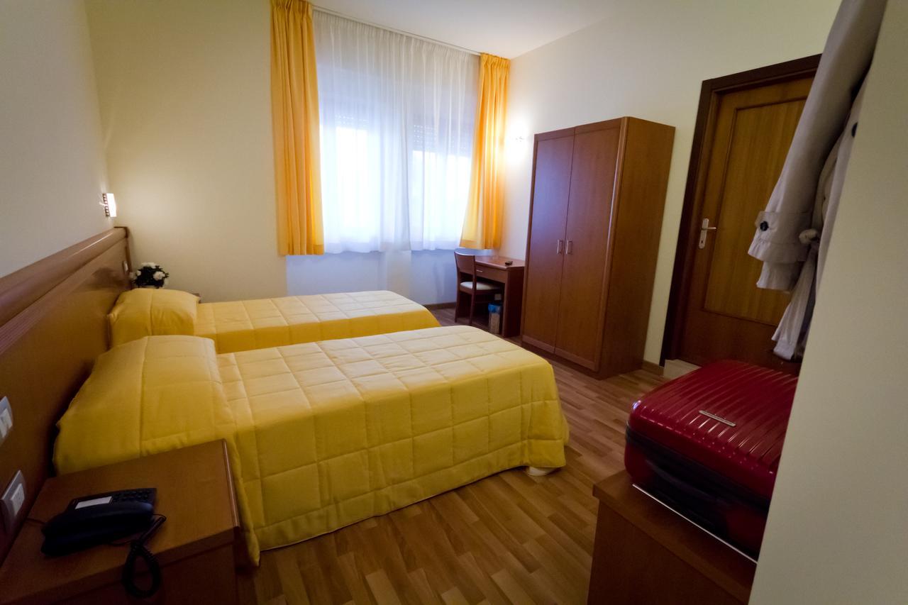 Hotel Donnini Assisi Kültér fotó