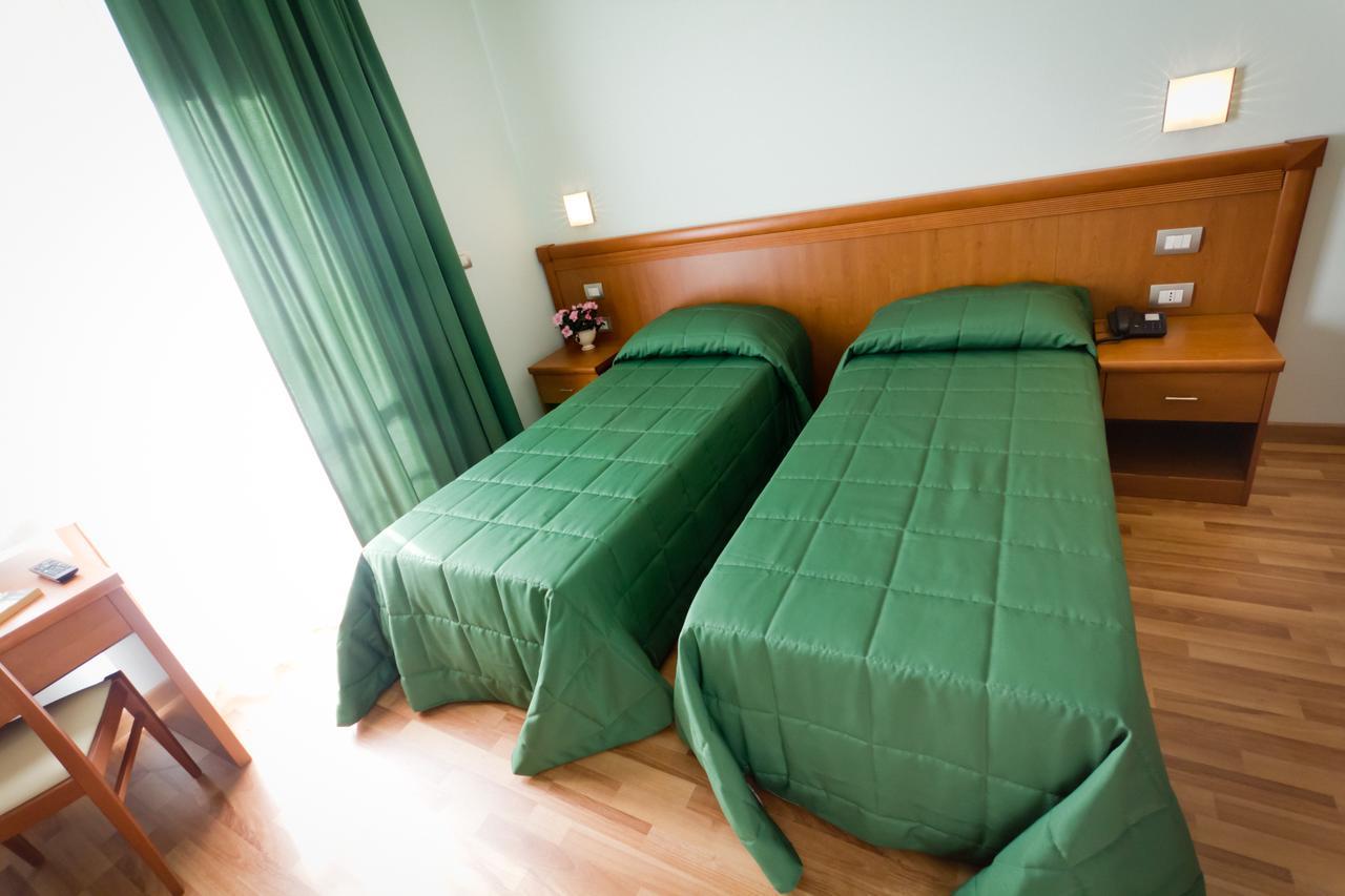 Hotel Donnini Assisi Kültér fotó